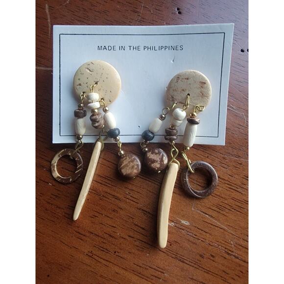 Vintage handmade in the Philippines wooden dang hanging earrings Boho Tropical - Picture 1 of 6